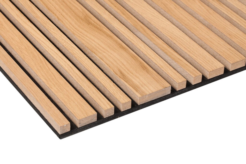 Eik spilepanel med varierende bredde og ubehandlede kanter 10 mm mellomrom