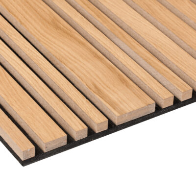 Eik spilepanel med varierende bredde og ubehandlede kanter 10 mm mellomrom