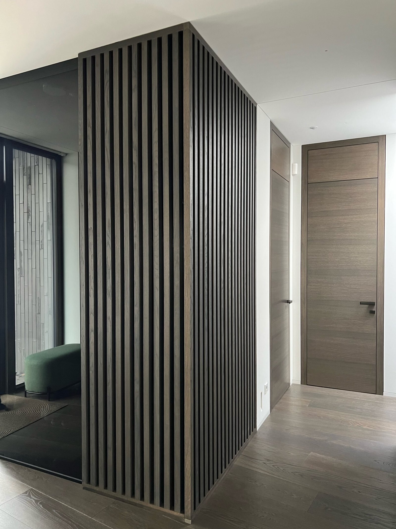 Spilevegg som romdeler: smart løsning hjemme og på kontor Spilevegg som romdeler